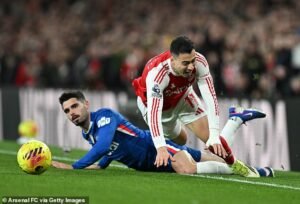 Oliver Holt: La cultura de arrogancia e indisciplina del Chelsea comienza desde lo más alto; no es de extrañar que su equipo esté sufriendo una epidemia de tarjetas rojas en medio de una lluvia de tartamudeos cualificados.