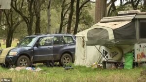 Hombre acusado de asesinato tras ataque con hacha en un campamento australiano
