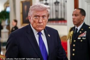 Trump renueva el ataque contra Keir Starr y dice que “no ayudó”; el primer ministro puede negar el uso de la base del Reino Unido para ataques a Irán