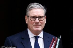 La ‘petulante y pacifista’ Red Aid encabeza la revuelta del gabinete y ‘rechaza la solicitud de Trump de utilizar bases británicas para bombardear Irán’, después del debate sobre si sería ‘algo bueno para los laboristas’