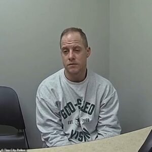 Los hijos del alumno de American Idol, Caleb Flynn, buscan una orden de restricción para proteger las finanzas de la familia mientras él enfrenta prisión por el asesinato de su esposa.