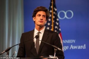 El enorme fondo fiduciario y las finanzas del heredero de Kennedy, Jack Schlossberg, quedaron al descubierto