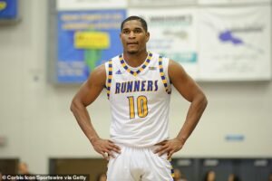 Entrenador de baloncesto universitario acusado de PIMP y pornografía infantil