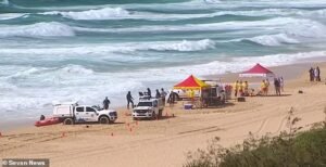Se ha recuperado del agua el cuerpo de un salvavidas de surf de 18 años que desapareció mientras nadaba hace dos días.