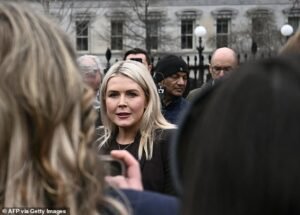 El brutal ataque de Carolyn Levitt a los conservadores que se oponen a la guerra de Trump contra Irán: ‘Este presidente vive en el mundo real’