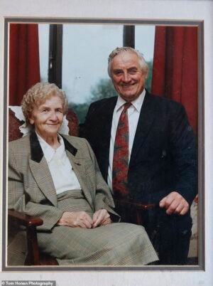 El cuerpo magullado y ensangrentado de Liam Farrell fue encontrado muerto en el patio trasero de su casa rural hace seis años. Desde entonces, su familia ha luchado en vano por justicia. Ahora finalmente creen que pueden estar en el camino hacia un progreso real.