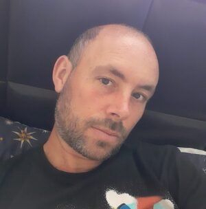 Un conserje de escuela primaria de 11 años, 47, con coeficiente intelectual, ganó un caso de despido improcedente después de que lo despidieran por ir a McDonald’s con alumnos, argumentando que era demasiado estúpido para entender lo que significaba “profesional”.