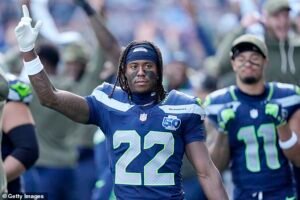 Los fanáticos quedaron atónitos por el nuevo contrato masivo para el receptor estrella de los Seahawks mientras los campeones del Super Bowl vuelven a gastar mucho: ‘Pago excesivo desesperado’