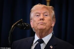 Irán le ha dicho a Trump que “tenga cuidado de no ser destituido” y ha respondido a amenazas “vacías” después de que el presidente de Estados Unidos dijera que no creía que el nuevo líder supremo pudiera “vivir en paz”.