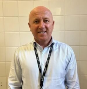 Imagen: Exfutbolista permanece bajo custodia durante un mes después de que la víctima “podría perder la vista de un ojo en un club de golf” Joey Barton