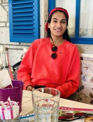 Una estrella del fútbol iraní renegada renunció a su sueño de una nueva vida en Australia para regresar a la represiva república islámica sumida en el conflicto… y debido a un cambio de opinión de último minuto.