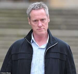 Un cartero casado encarcelado por asesinar a un amante secreto sale de prisión tras ser investigado por un posible error judicial en una serie policial de Netflix.