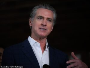 MAGA World ataca a Gavin Newsom por culpar a los precios récord de la gasolina de su estado por la guerra de Trump contra Irán