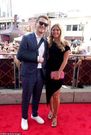 El héroe de los Juegos Olímpicos de Invierno de EE. UU., Matthew Tkachuk, revela importantes noticias personales después de ganar la medalla de oro