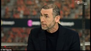 La leyenda del Arsenal, Martin Keown, criticó salvajemente a Simon Jordan por su interpretación “sesgada” después de que los expertos insistieran en un polémico penalti contra el Bayer Leverkusen.