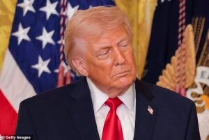 Trump dice que Estados Unidos está “destruyendo absolutamente” a Irán y hoy emitió una escalofriante amenaza de nuevas acciones.