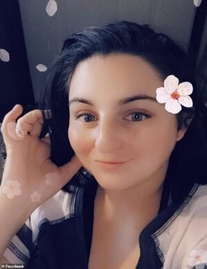 Se presenta a sí misma como una esposa perfecta y una madre temerosa de Dios en su canal de YouTube… Ahora ha sido acusada de los crímenes más atroces.