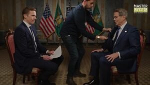 El sorprendente momento en que Scott Besant regresa para una entrevista después de la llamada a la ‘Sala de Situación’ de Trump