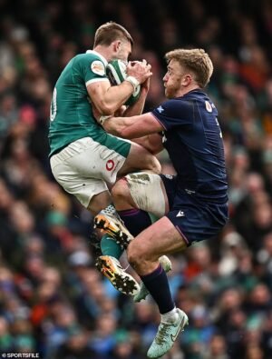 Shane McGrath: Parece el final del mayor debate en el rugby irlandés, y Sam Prendergast no quiere escucharlo, pero a Jack Crowley le resultará difícil cambiar la camiseta número 10 ahora…