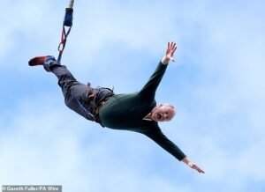 Furiosos demócratas liberales le dicen a Sir Ed Davey que “elimine la ley de payasos” después de que los Verdes superaran al partido