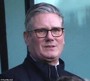 El aumento de 5 peniques del impuesto al combustible por parte de los laboristas agregará £156 a las facturas familiares, mientras que nuevas cifras muestran que los precios de Asda en el surtidor son los más altos desde el comienzo de la guerra con Irán.