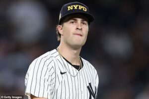 La horrorizada estrella de los Yankees se vio obligada a llamar a seguridad después del espantoso descubrimiento en su casillero.