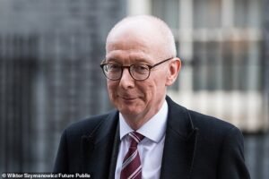 Los ministros dirán a los parlamentarios laboristas que no pueden continuar con los recortes de asistencia social mientras lanzan un plan de mil millones de libras esterlinas