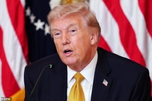 Donald Trump dice que Keir Starr “no está contento” con su negativa a unirse a la guerra contra Irán y dice que el Reino Unido debería ayudar “con entusiasmo” a Estados Unidos a limpiar el Estrecho de Ormuz