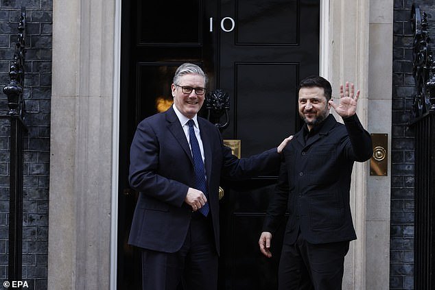 Zelensky visitó Gran Bretaña para conversar mientras Starmer daba una “ganancia inesperada” a la maquinaria de guerra de Putin en Ucrania para poner fin a la crisis en Medio Oriente.