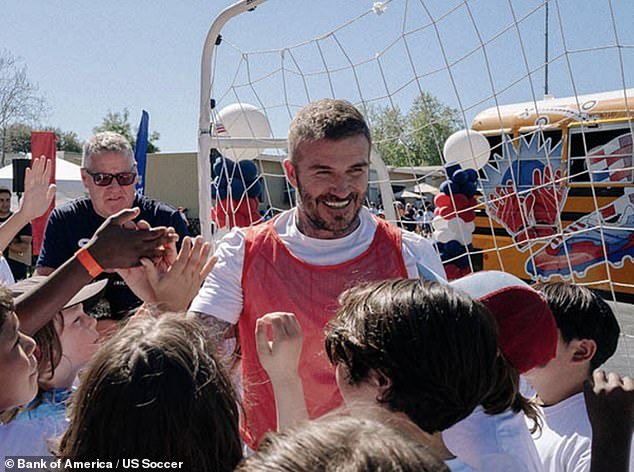 David Beckham lanza iniciativa para llevar el fútbol a las escuelas de EE. UU. en medio de una disputa con su hijo Brooklyn