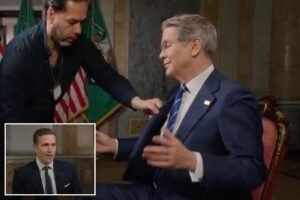 El momento en que Scott Besant es arrastrado a la sala de situación durante una entrevista: revela que la Marina de los EE. UU. podría escoltar a los petroleros a través del Estrecho de Ormuz.