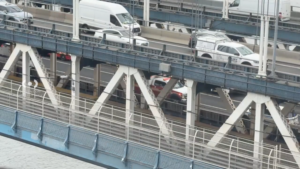 16 heridos tras accidente de autobús en el puente de Manhattan