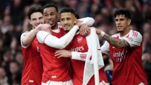 El Arsenal se acerca al título de la Premier League; La tarjeta roja del Chelsea continúa