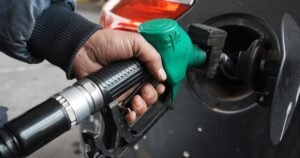 Como los ataques de EE.UU. a Irán podrían afectar al petróleo y la economía mundiales