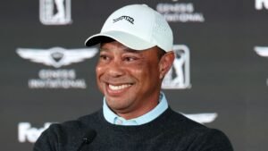 Los ganadores de eventos amateurs de la USGA reciben medallas y trofeos de Tiger Woods