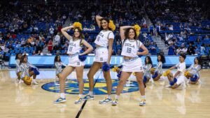 Cómo las estrellas del baloncesto femenino de UCLA lograron un cameo en el equipo de baile del medio tiempo