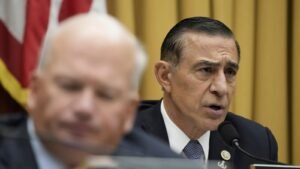 El representante Darrell Issa se retirará en una medida que aumenta las apuestas para que el Partido Republicano retenga el control de la Cámara