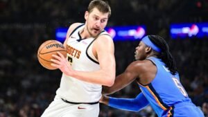 Dirt se disculpa con Jokic tras otro flagrante en la victoria del Thunder