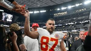 Fuente: Travis Kelce llega a un acuerdo por 1 año para regresar a los Chiefs