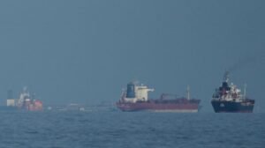 El crudo Brent supera los 100 dólares por la preocupación por los ataques de Irán en el transporte marítimo