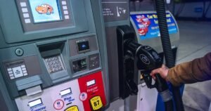 Por qué la guerra en Irán está aumentando los precios del gas en EE.UU.
