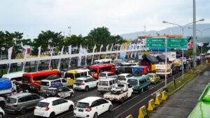 Al resolver la congestión, se da prioridad a los vehículos de pasajeros para viajar desde el puerto de Gilimanuk a Ketapang.