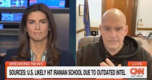 Kaitlan Collins pregunta a Fetterman por qué es el único senador demócrata que no firma una carta exigiendo respuestas sobre el atentado con bomba en una escuela en Irán