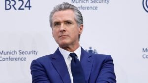 Trump sugiere repetidamente que Newsom no puede ser presidente porque tiene dislexia