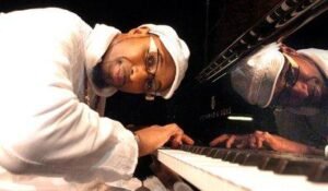 El estimado pianista cubano Omar Sosa regresa al Área de la Bahía para una semana completa de conciertos