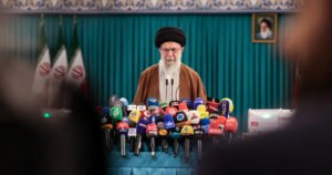 El líder supremo de línea dura de Irán ha muerto después de un importante ataque militar, dice Trump