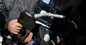 Los precios del petróleo aumentan, los futuros de las acciones descienden tras el ataque estadounidense a Irán