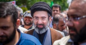 Mojtaba Khamenei, hijo del ayatolá muerto en el ataque entre Estados Unidos e Israel, nombrado nuevo líder supremo de Irán, informan los medios estatales