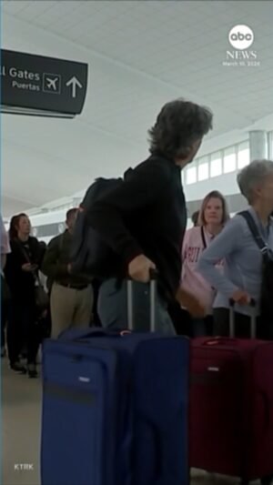 Video Largas filas de seguridad en medio de la escasez de personal de la TSA y el cierre parcial del gobierno