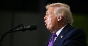 Trump intentó sacar a relucir la guerra con Irán y los aumentos de los precios del gas en el primer mitin desde que comenzó la huelga.